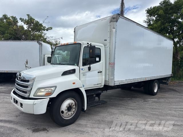 Hino  Camiões de caixa fechada