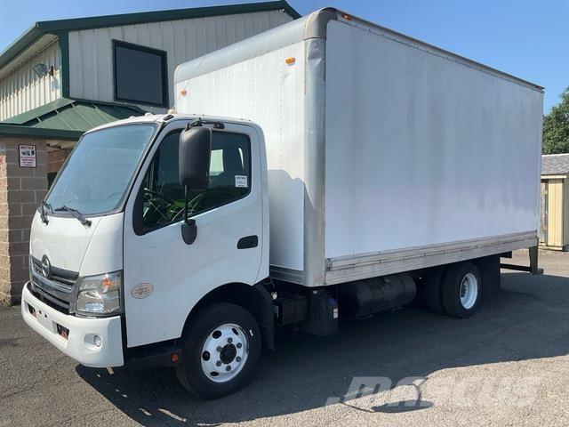Hino 155 Camiões de caixa fechada