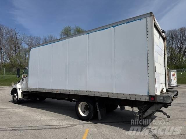 Hino 238 Camiões de caixa fechada