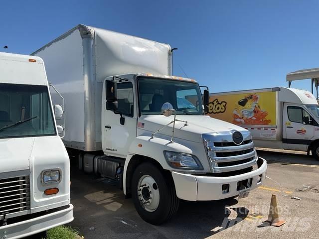 Hino 238 Camiões de caixa fechada