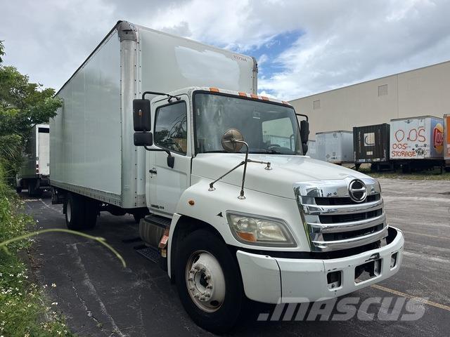 Hino 238 Camiões de caixa fechada