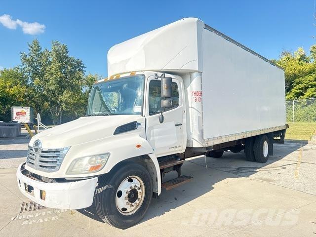 Hino 238 Camiões de caixa fechada