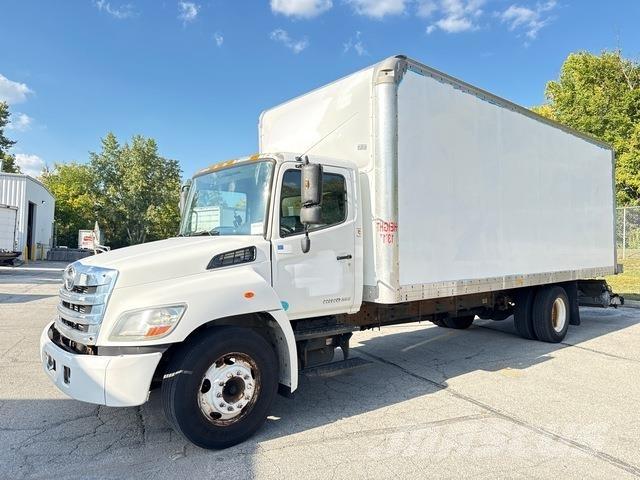 Hino 238 Camiões de caixa fechada