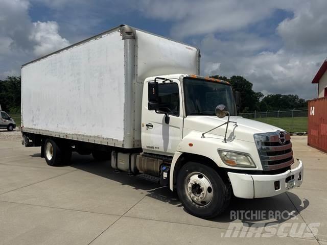 Hino 268 Camiões de caixa fechada