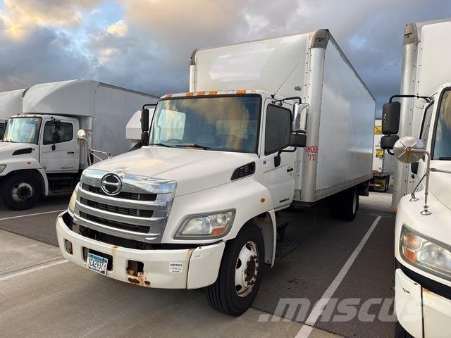 Hino 268 Camiões de caixa fechada