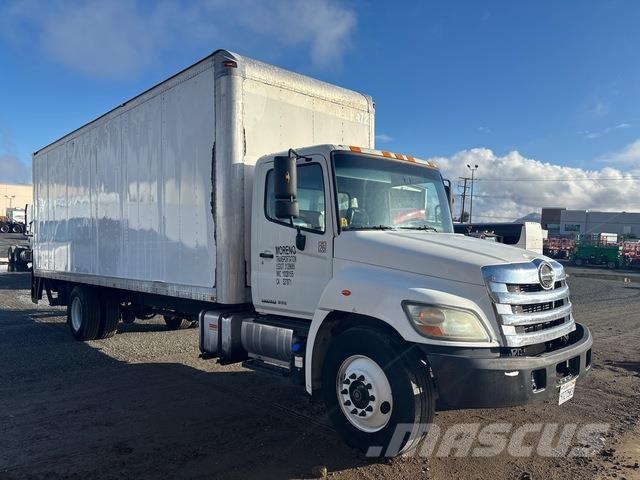 Hino 268 Camiões de caixa fechada