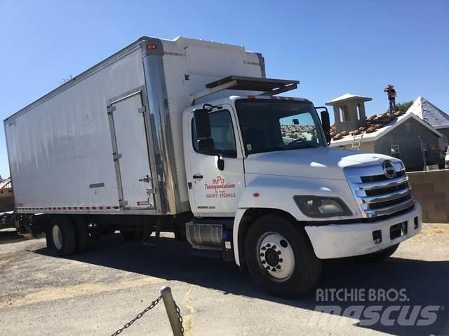 Hino 338 Camiões de caixa fechada