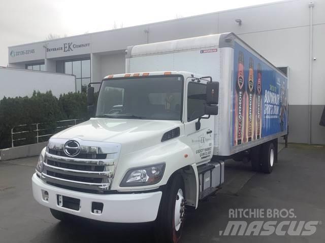 Hino 338 Camiões de caixa fechada