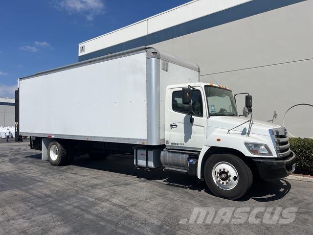 Hino 338 Camiões de caixa fechada