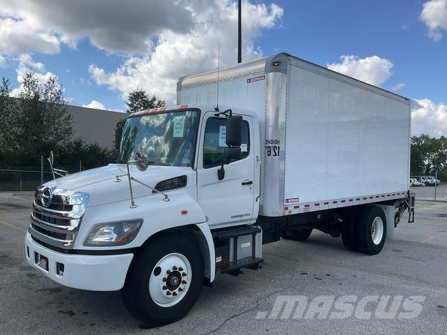 Hino 338 Camiões de caixa fechada