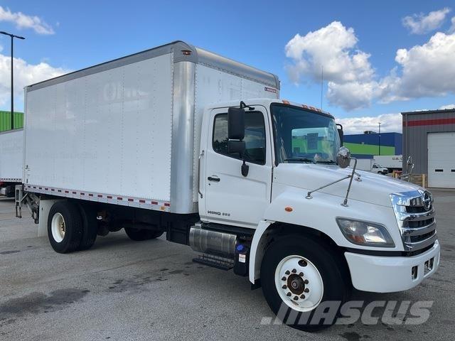 Hino 338 Camiões de caixa fechada