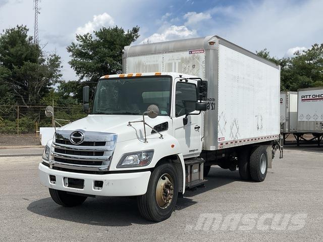 Hino 338 Camiões de caixa fechada