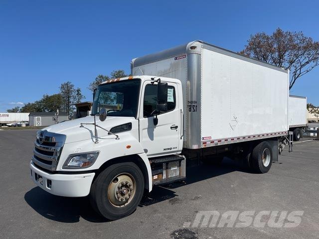 Hino 338 Camiões de caixa fechada