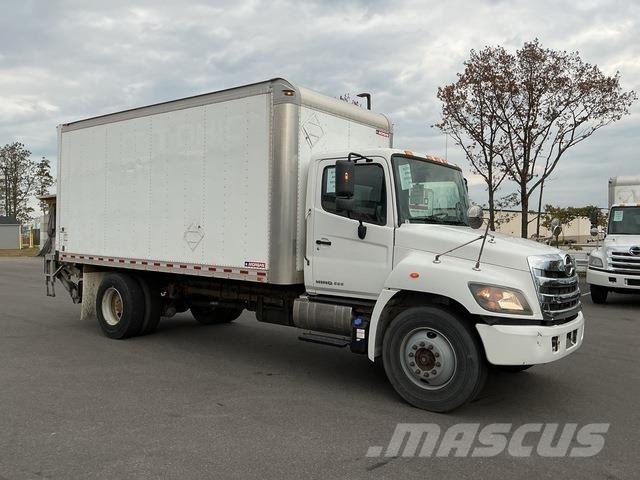 Hino 338 Camiões de caixa fechada