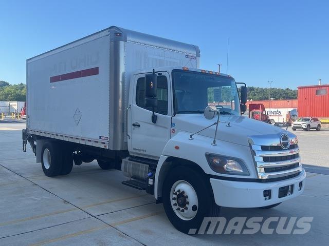 Hino 338 Camiões de caixa fechada