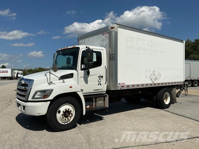Hino 338 Camiões de caixa fechada