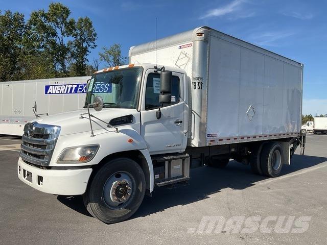 Hino 338 Camiões de caixa fechada