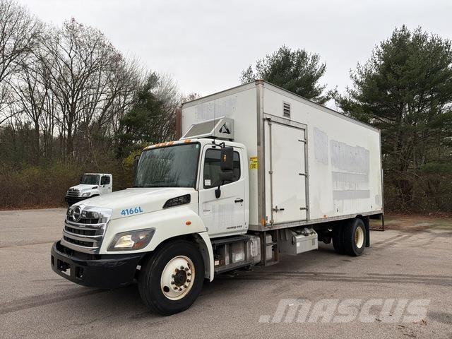 Hino 338 Camiões de caixa fechada