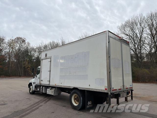 Hino 338 Camiões de caixa fechada