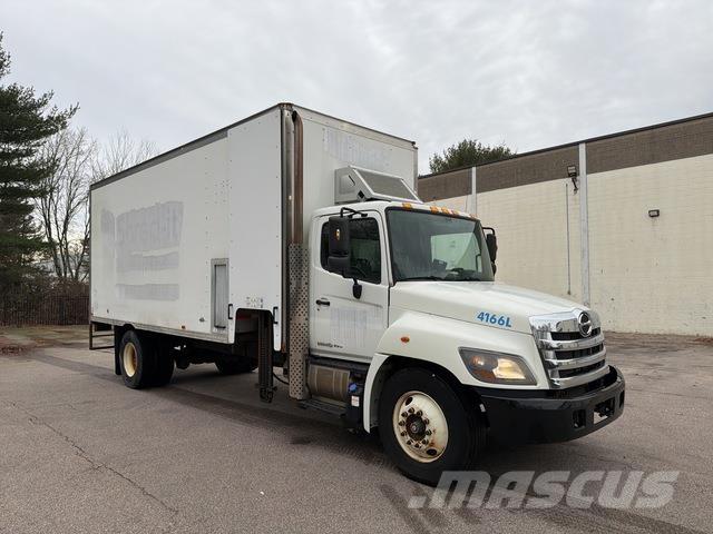 Hino 338 Camiões de caixa fechada