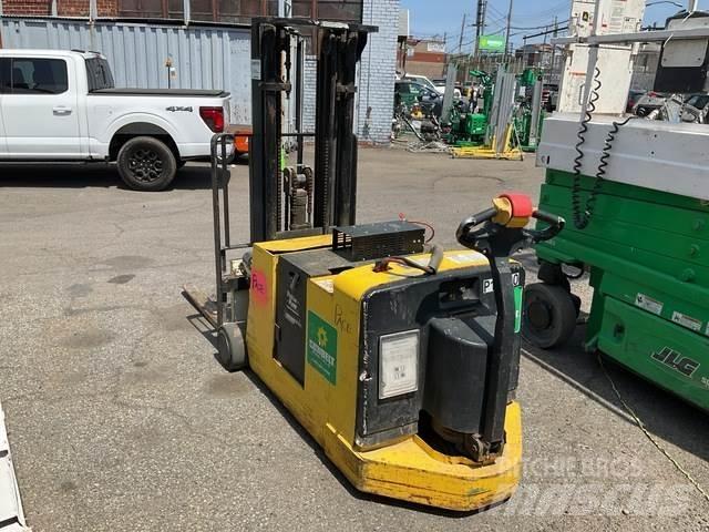 Hyster W30ZC Self propelled stackers