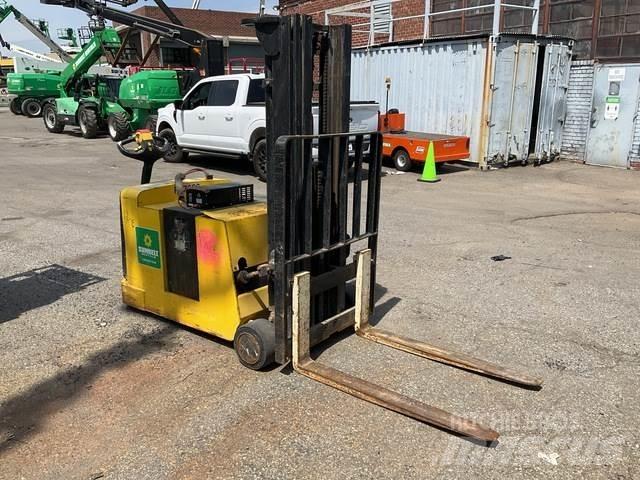 Hyster W30ZC Self propelled stackers