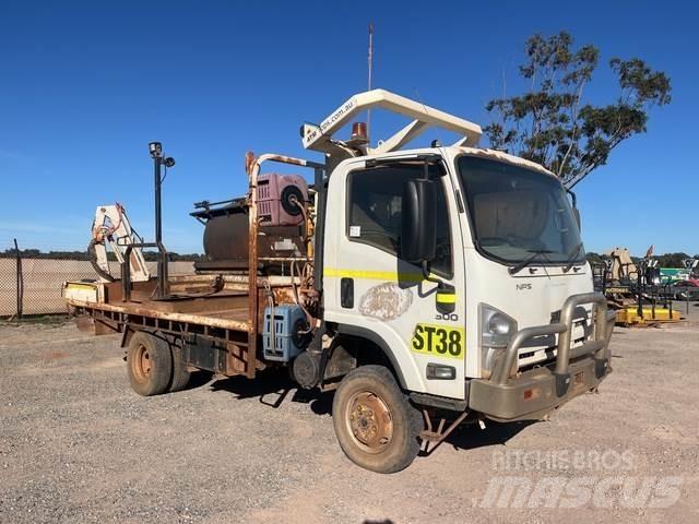 Isuzu NPS 300 Camiões estrado/caixa aberta