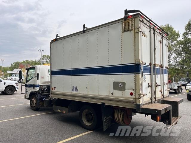 Isuzu NQR Camiões de caixa fechada