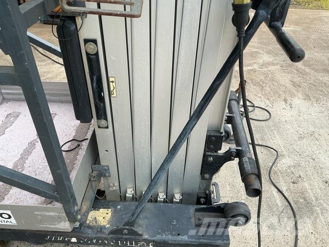 JLG 25AM-AC Plataformas de Mastro Vertical