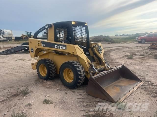John Deere 325 Carregadoras de direcção deslizante