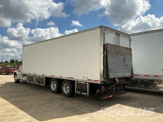Kenworth T300 Camiões de caixa fechada