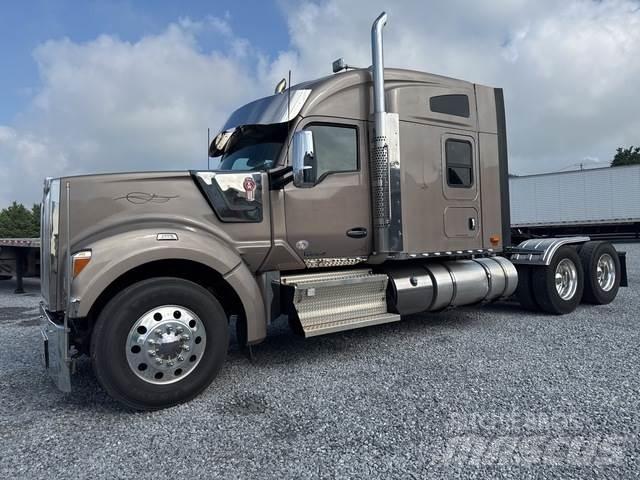 Kenworth W990 Tractores (camiões)