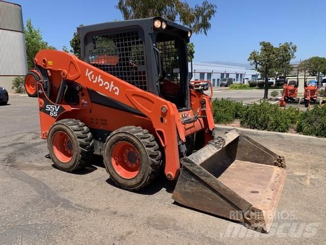 Kubota SSV65P Carregadoras de direcção deslizante