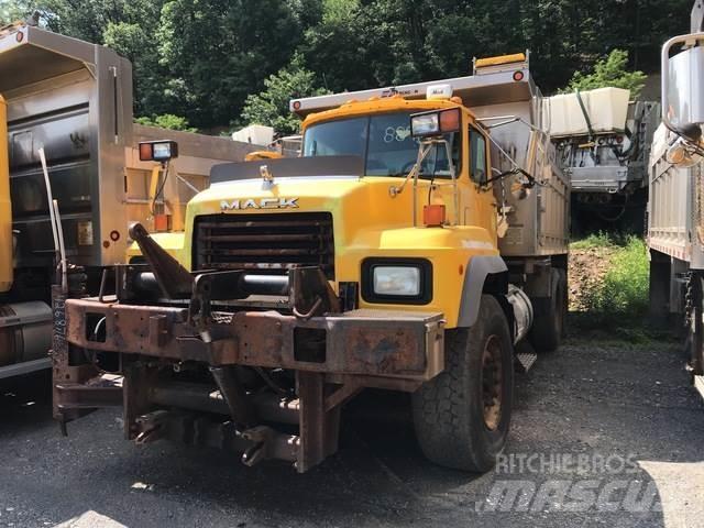 Mack 600 Lâminas de neve e arados