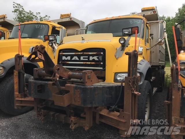 Mack 700 Lâminas de neve e arados