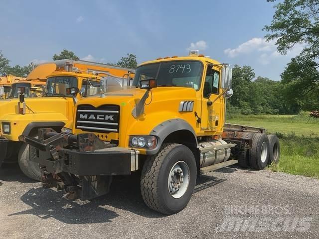 Mack 700 Lâminas de neve e arados
