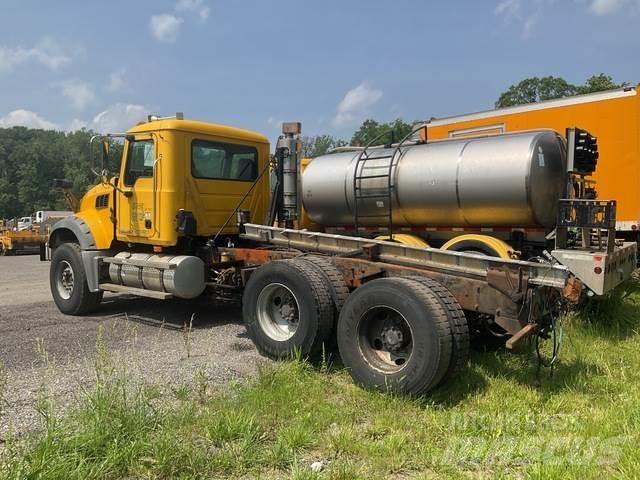 Mack 700 Lâminas de neve e arados