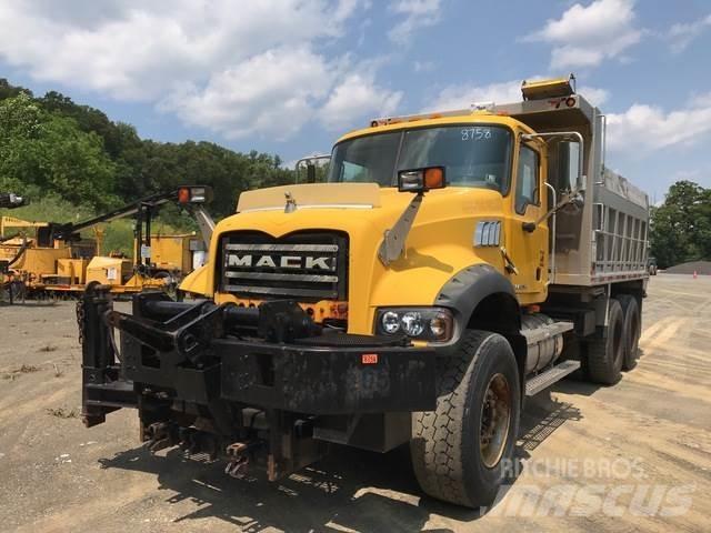Mack 700 Lâminas de neve e arados