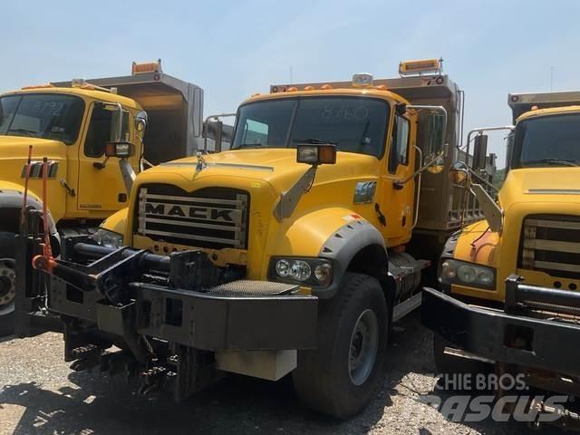 Mack 700 Lâminas de neve e arados