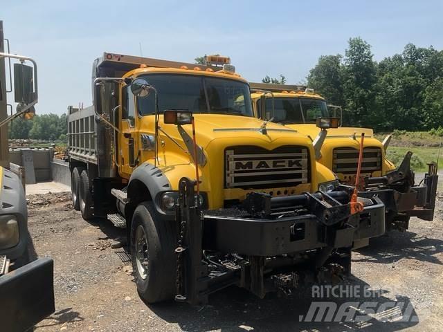 Mack 700 Lâminas de neve e arados