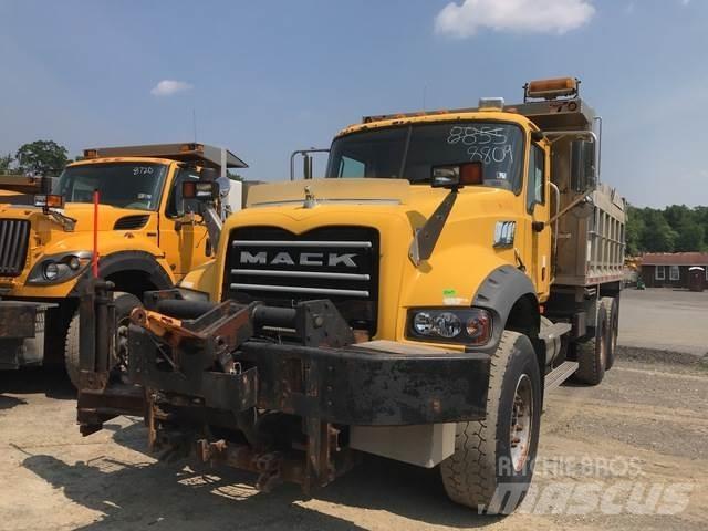 Mack 700 Lâminas de neve e arados