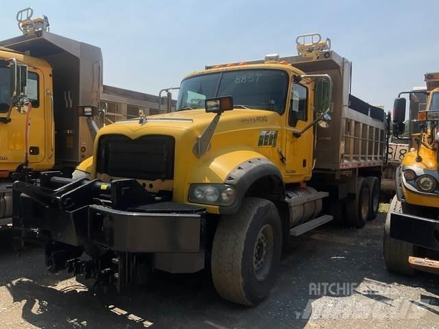 Mack 700 Lâminas de neve e arados