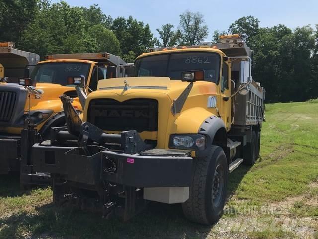Mack 700 Lâminas de neve e arados