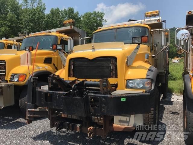 Mack 700 Lâminas de neve e arados