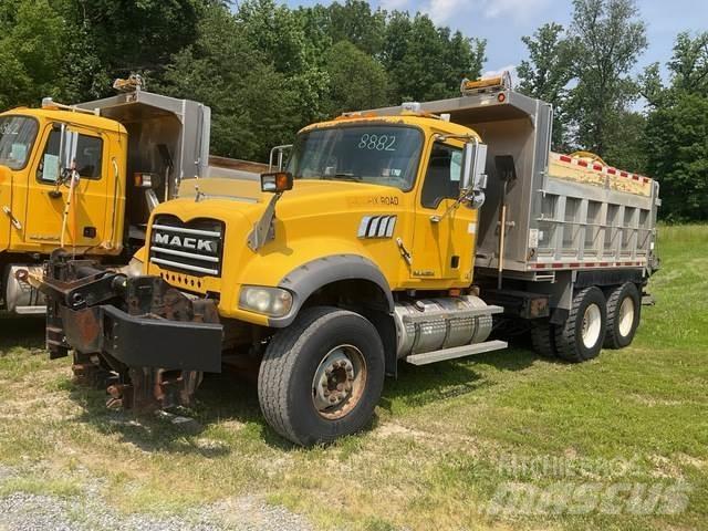 Mack 700 Lâminas de neve e arados