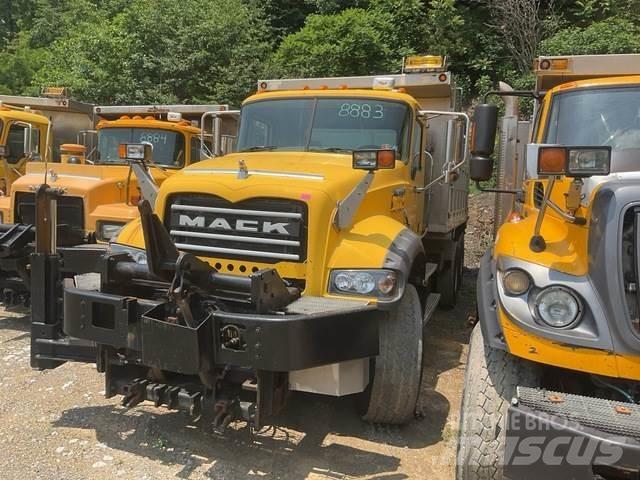 Mack 700 Lâminas de neve e arados