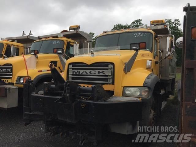 Mack 700 Lâminas de neve e arados
