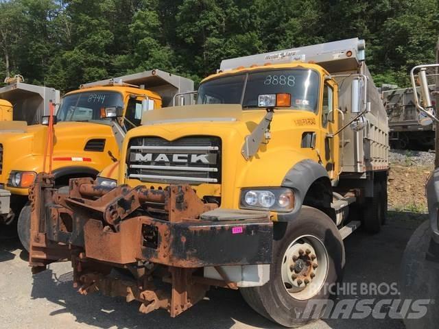 Mack 700 Lâminas de neve e arados
