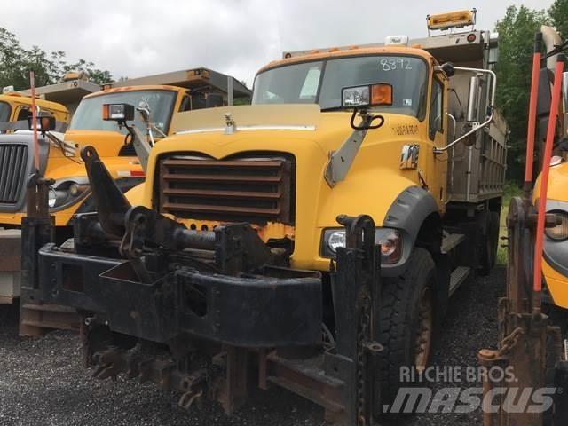 Mack 700 Lâminas de neve e arados