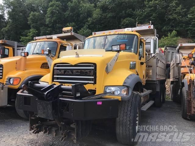 Mack 700 Lâminas de neve e arados